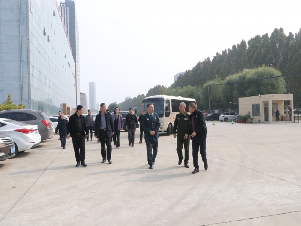 縣委常委、縣人武部部長及濟寧市軍分區調研小組到我公司調研產業融合